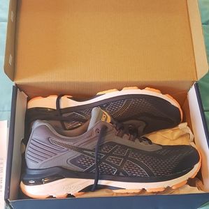 Asics athletic shoe size 9